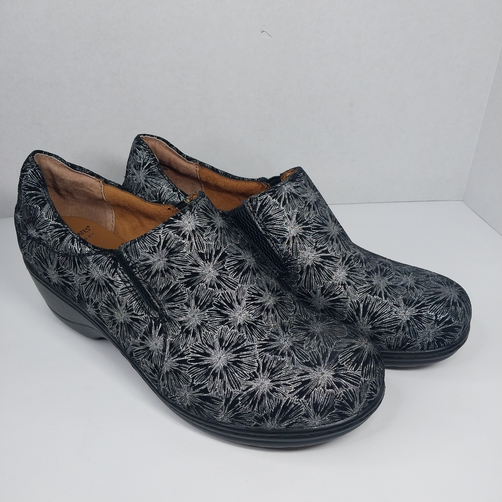 Nurse Mates Pillow Top Kate Shoes 9 M Black Sliver Leather Floral Clog Shoes